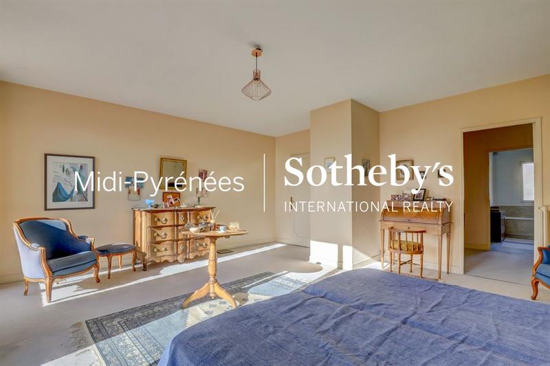 Maison - 325 m² - 6 pièces