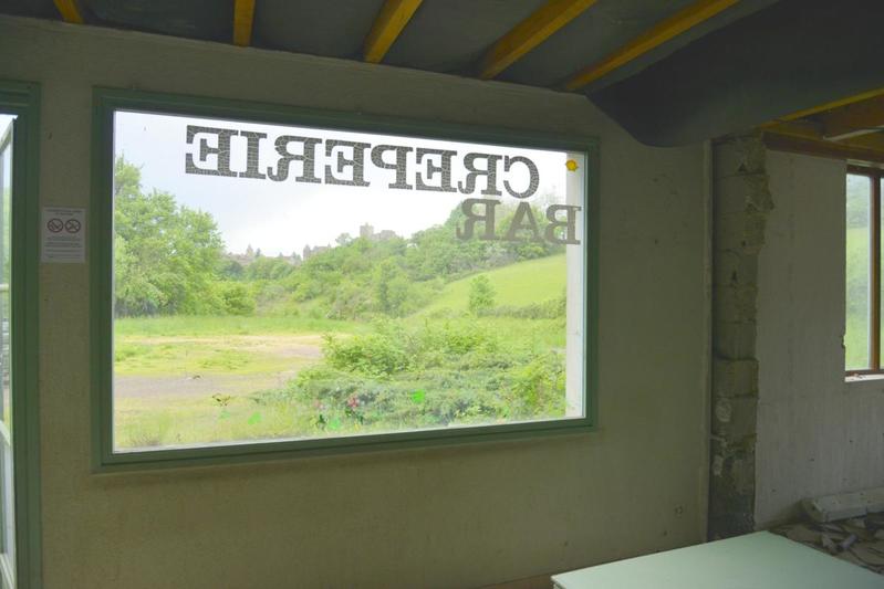 Services - 350 m² - 12 pièces