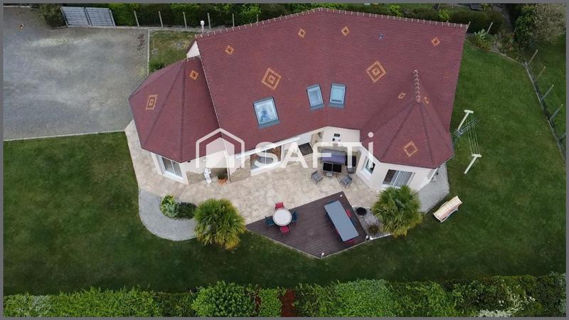 Maison - 211 m² - 9 pièces