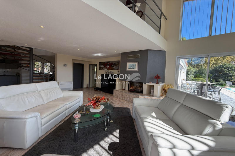 Maison - 236 m² - 4 pièces