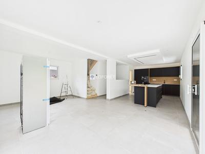 Maison - 102 m² - 5 pièces