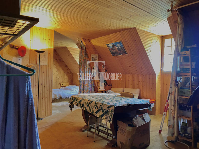 Maison traditionnelle - 300 m² - 9 pièces