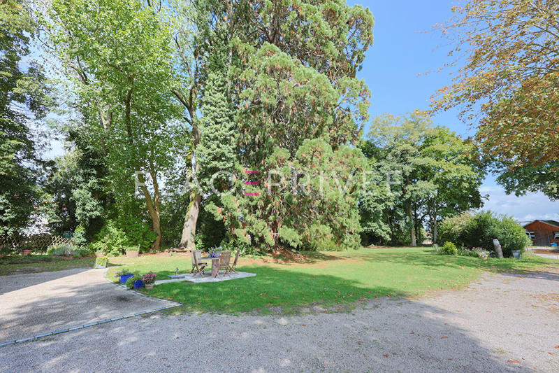 Maison - 435 m² - 16 pièces