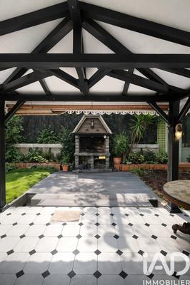 Maison - 250 m² - 12 pièces