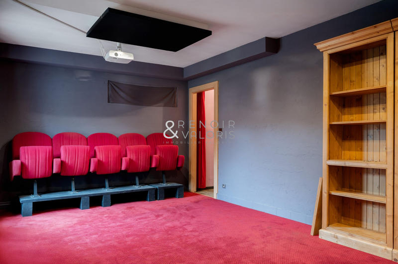 Maison - 320 m² - 7 pièces