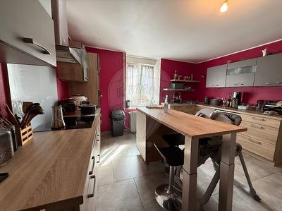 Maison - 218 m² - 9 pièces