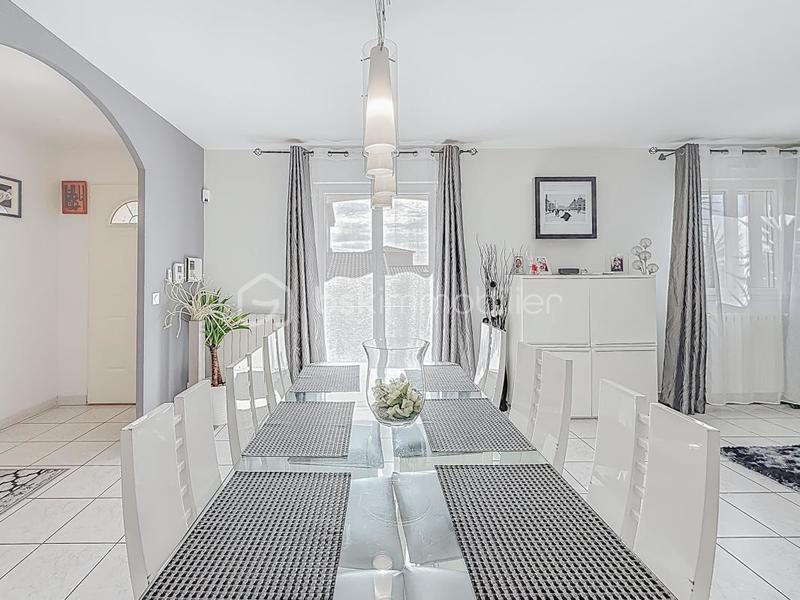 Maison traditionnelle - 105 m² - 5 pièces