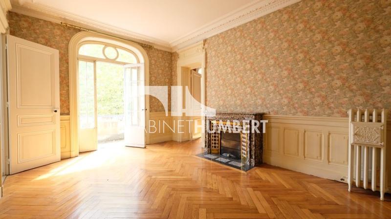 Appartement - 216 m² - 7 pièces