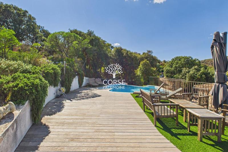 Villa - 220 m² - 8 pièces