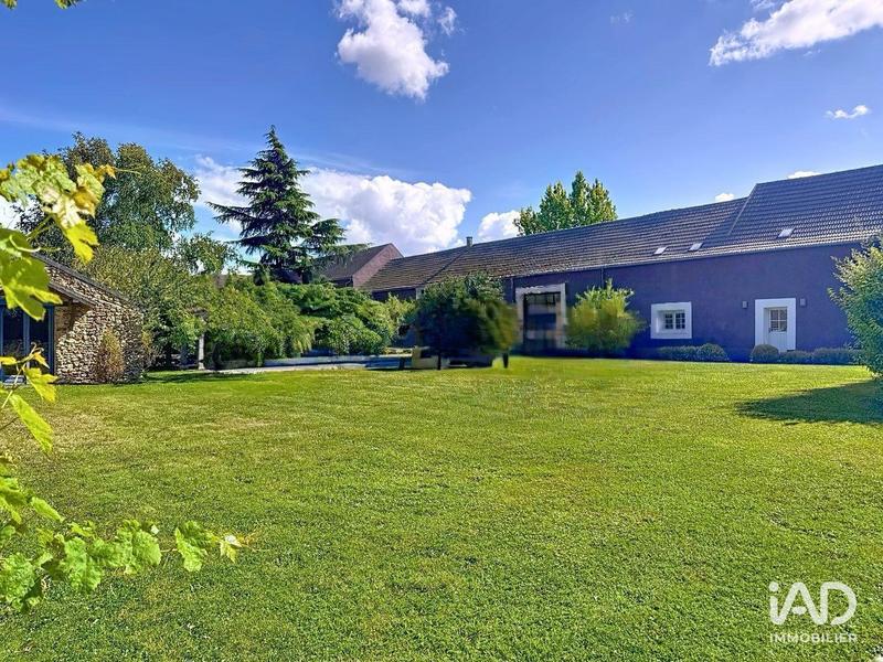 Maison - 1 044 m² - 15 pièces