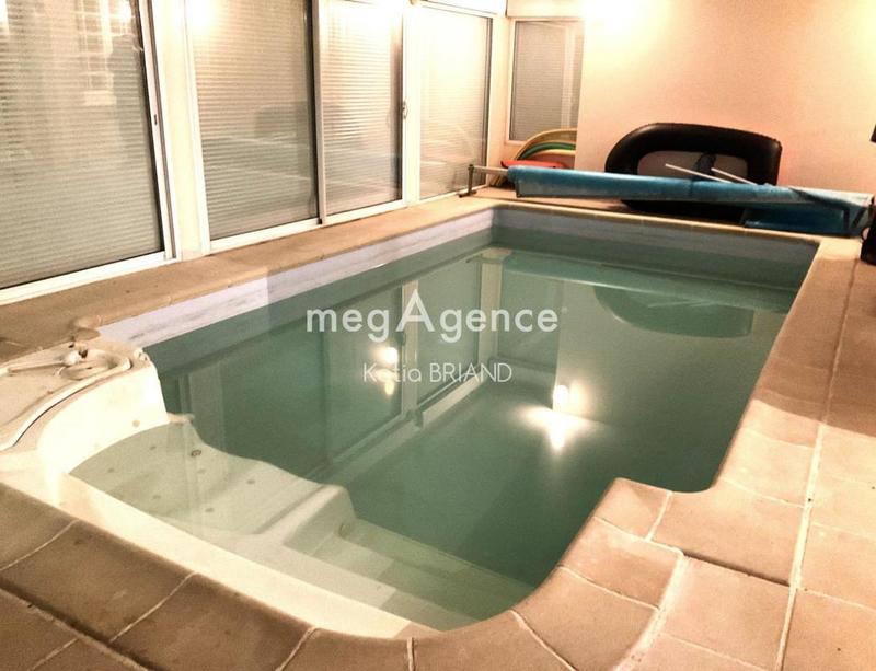 Maison - 199 m² - 7 pièces