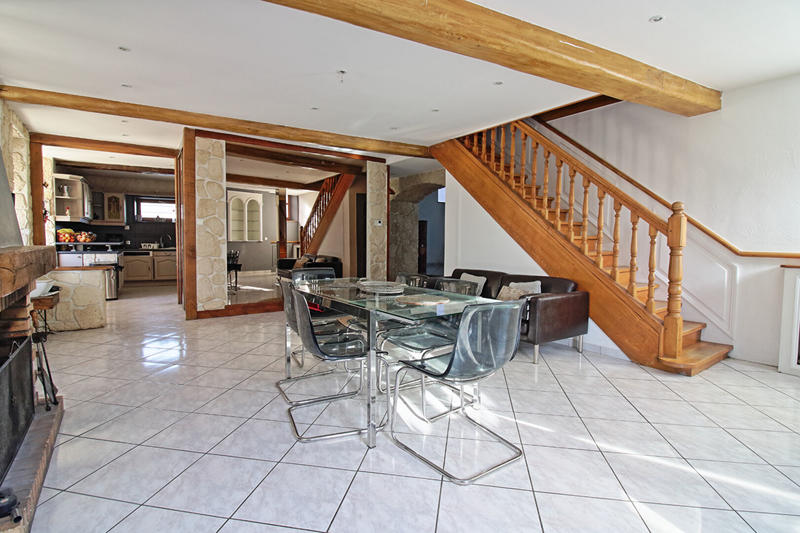 Maison - 230 m² - 6 pièces