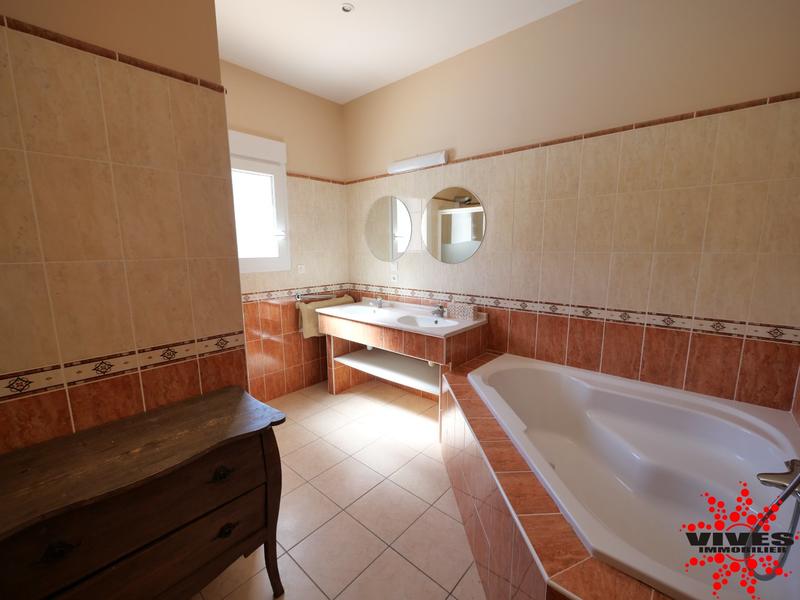 Villa - 213 m² - 6 pièces