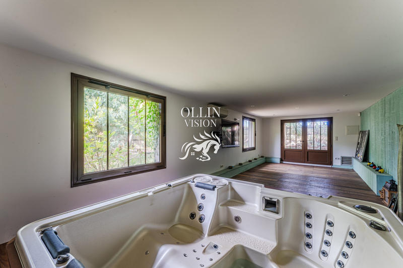 Villa - 240 m² - 9 pièces