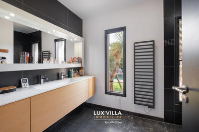 Villa - 240 m² - 6 pièces