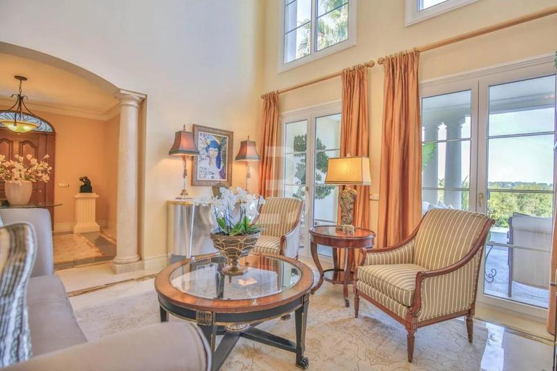 Villa - 460 m² - 9 pièces