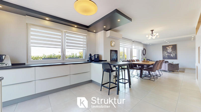 Appartement - 110 m² - 5 pièces