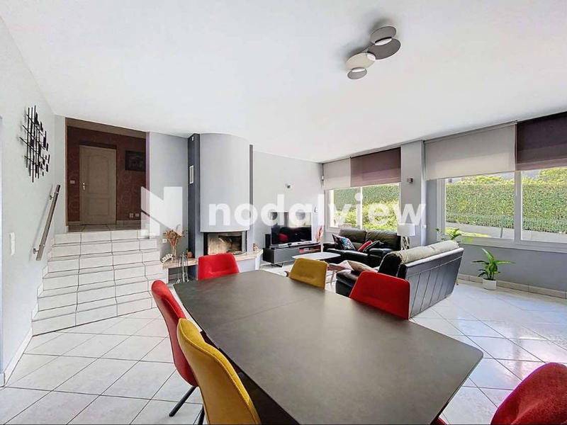 Maison - 195 m² - 8 pièces