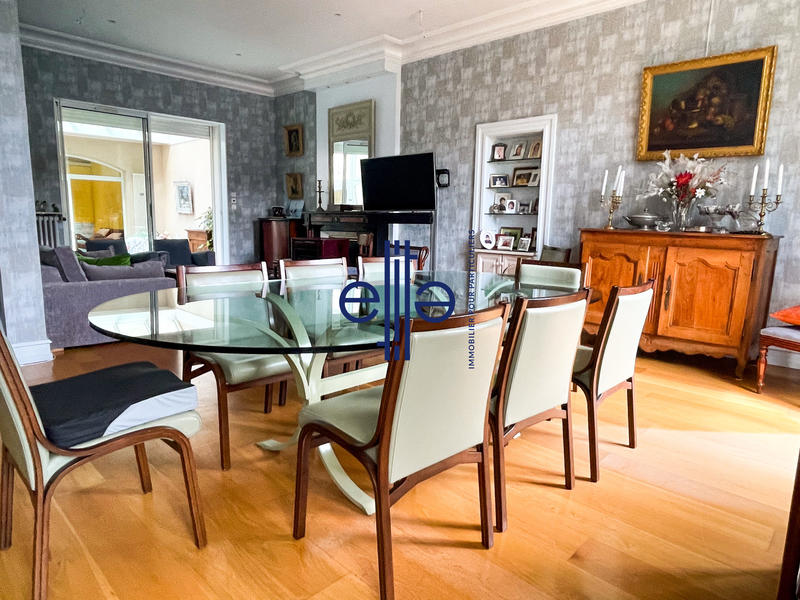 Maison - 278 m² - 10 pièces