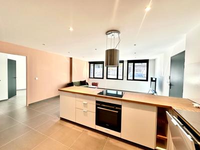 Appartement - 90 m² - 4 pièces