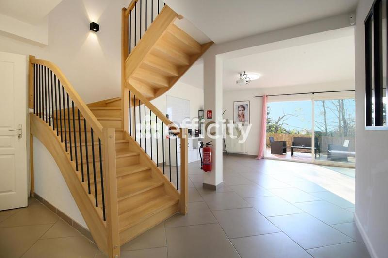 Maison - 155 m² - 6 pièces