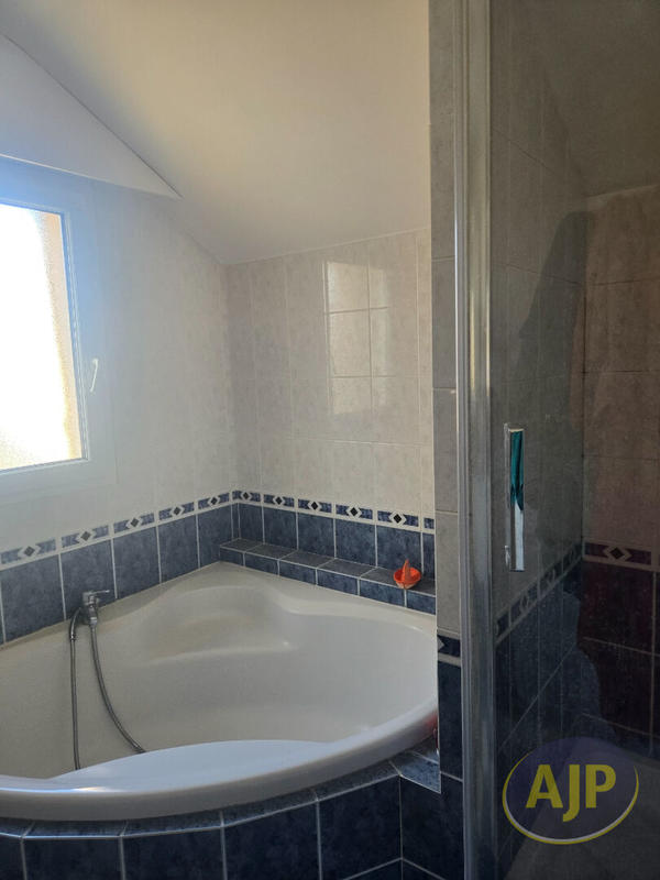 Maison - 166 m² - 7 pièces