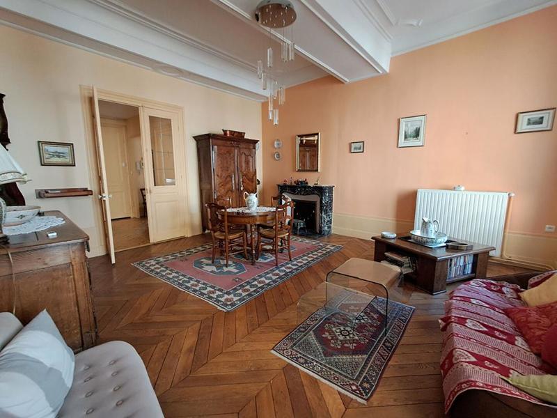 Appartement - 169 m² - 6 pièces