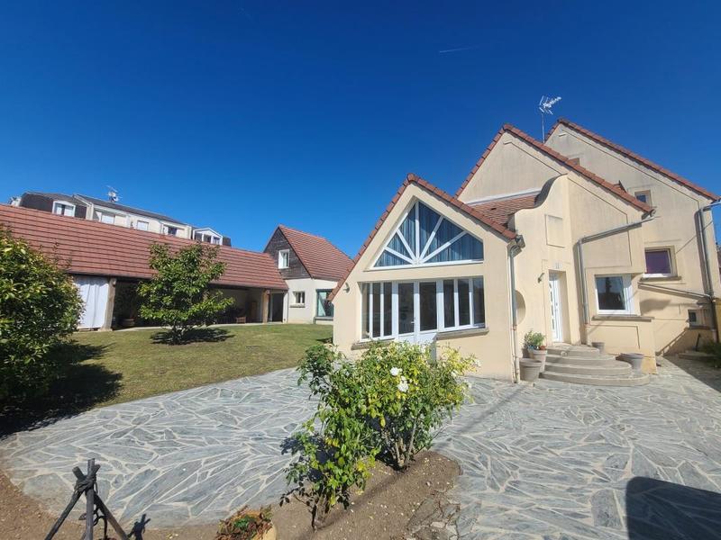 Maison - 215 m² - 6 pièces