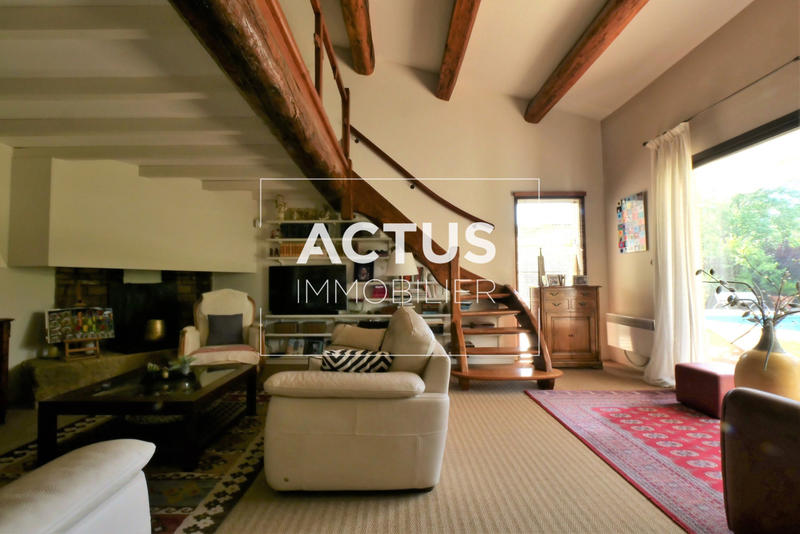 Maison - 210 m² - 7 pièces