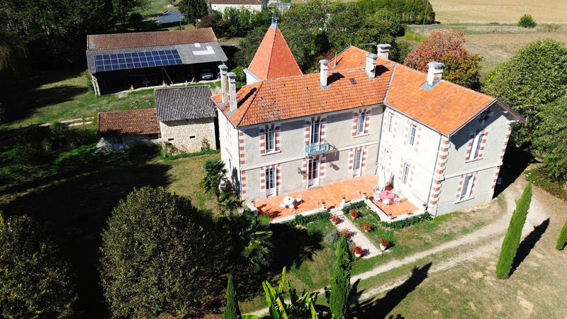 Maison - 365 m² - 10 pièces