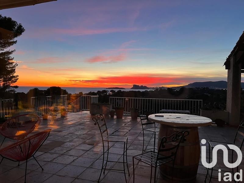 Maison - 350 m² - 10 pièces