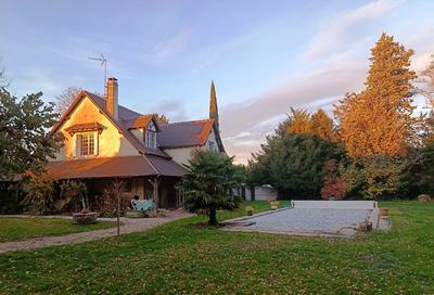 Maison - 239 m² - 10 pièces