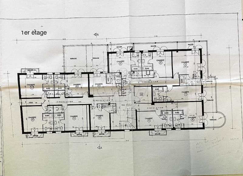 Appartement - 1 800 m² - 25 pièces