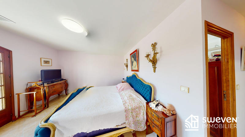 Maison - 256 m² - 10 pièces