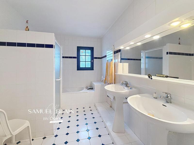 Maison - 138 m² - 6 pièces