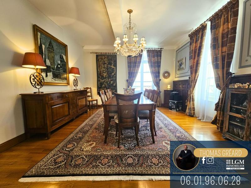 Château - 265 m² - 6 pièces