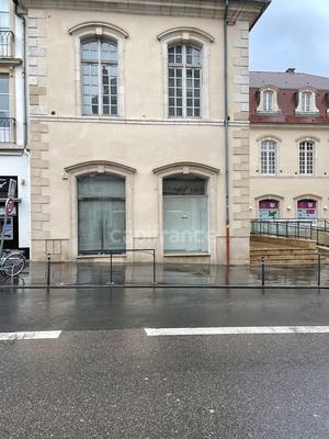 Local commercial - 200 m² - 2 pièces