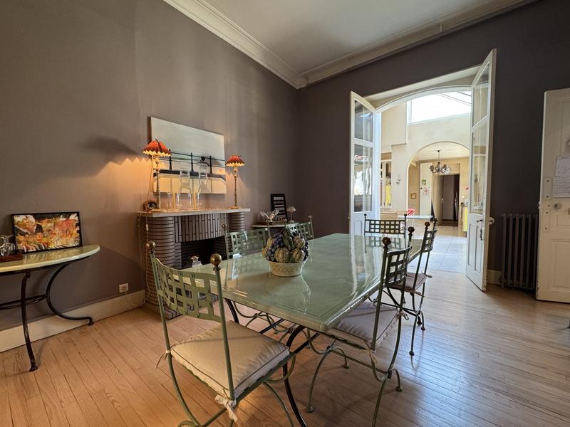 Maison - 225 m² - 7 pièces