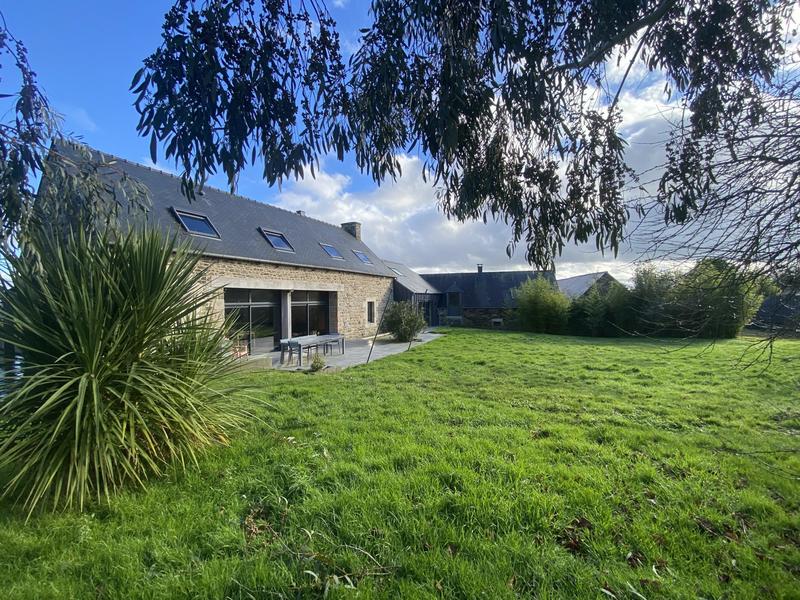 Maison - 441 m² - 10 pièces