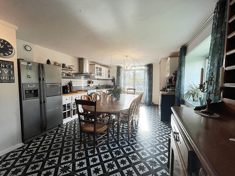 Demeure - 200 m² - 10 pièces