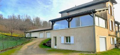 Maison - 300 m² - 15 pièces