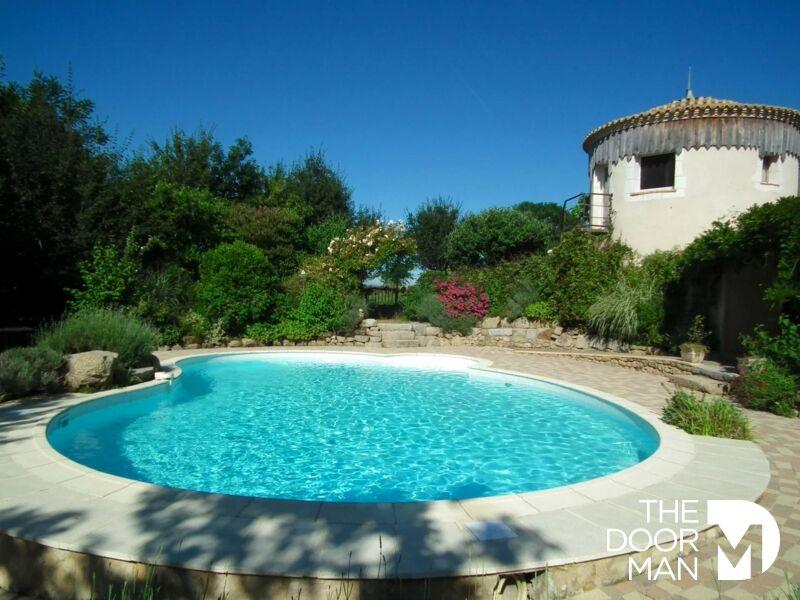 Propriété - 260 m² - 8 pièces