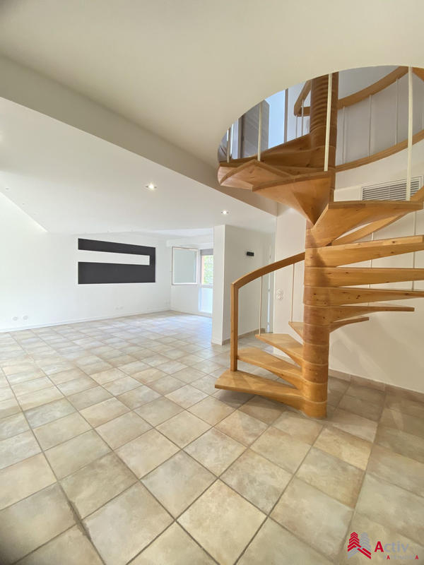 Appartement - 120 m² - 1 pièce