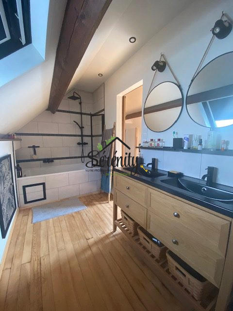 Maison - 159 m² - 9 pièces