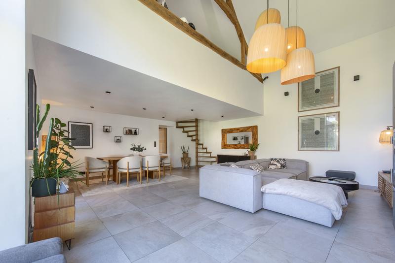 Maison - 285 m² - 7 pièces