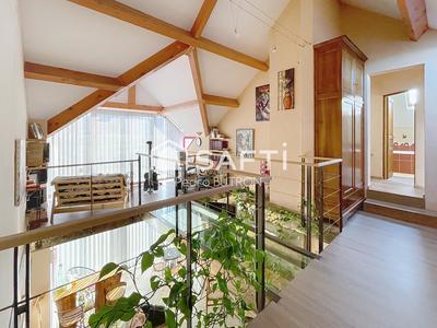 Maison - 239 m² - 6 pièces