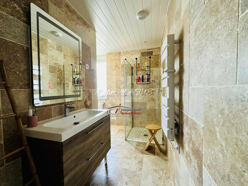 Maison - 263 m² - 11 pièces