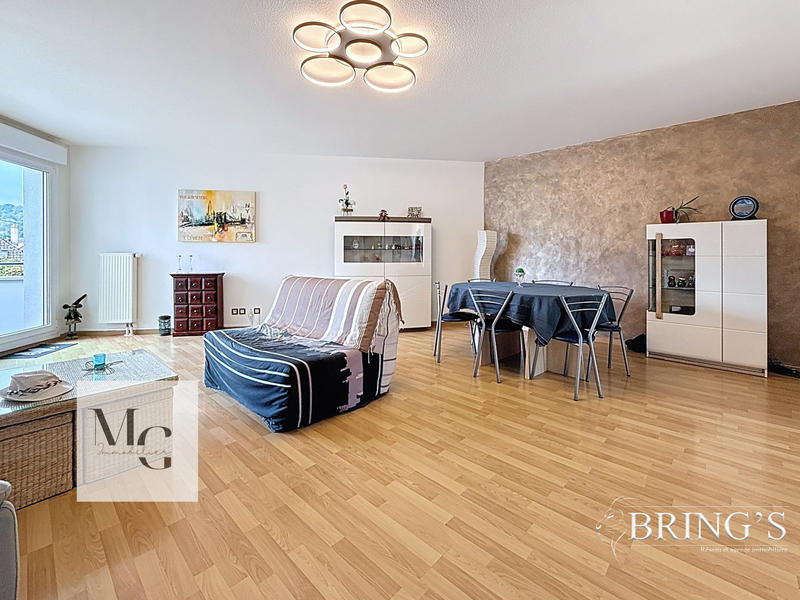 Appartement - 85 m² - 5 pièces