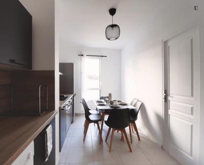 Chambre - 12 m² - 5 pièces