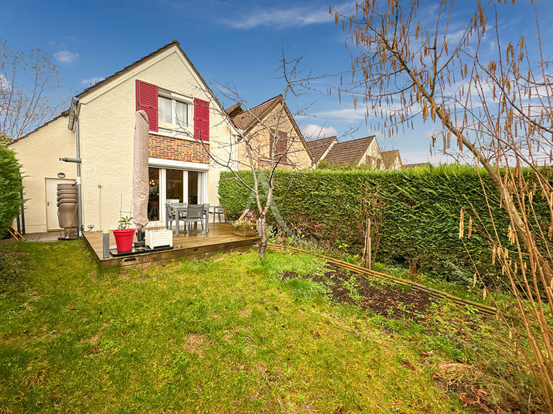 Maison - 93 m² - 5 pièces